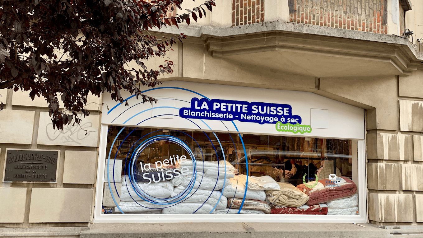 Gevel van de winkel van La Petite Suisse aan de Boondaalsesteenweg in Elsene