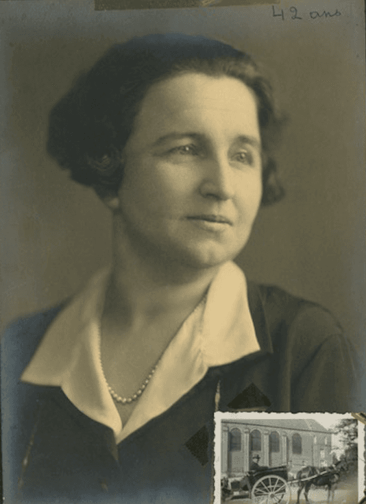 Portret van stichteres Catherine Folie, met in een medaillon de leverkar voor het atelier